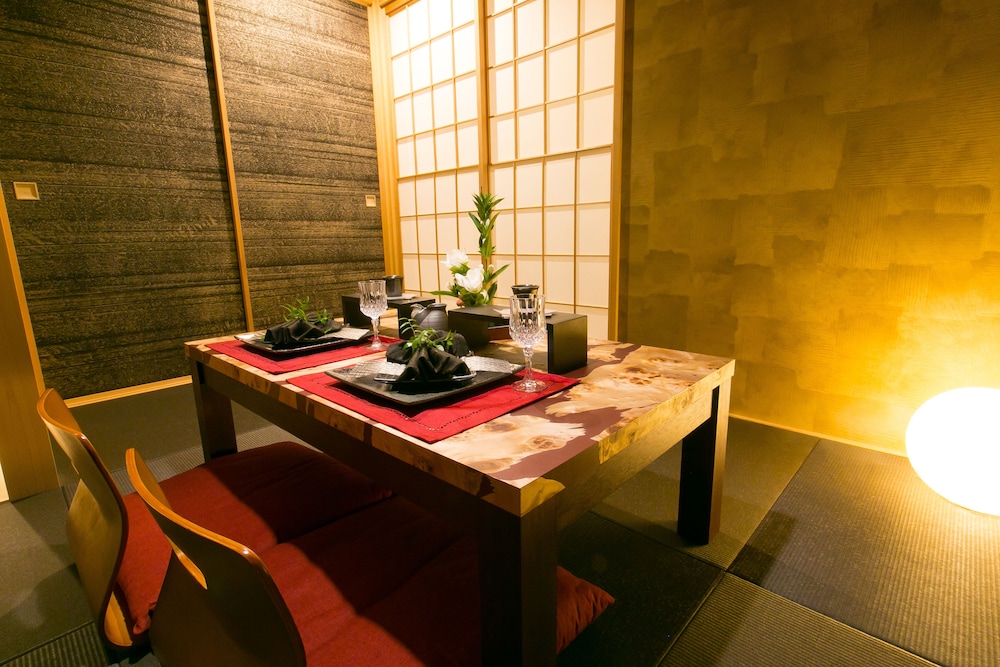 一棟貸し（1名から9名まで） リビングルーム0 | ホスタ東寺 燦