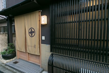ホスタ東寺 燦