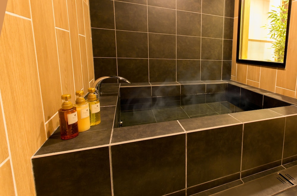 一棟貸し（1名から9名まで） バスルームのシンク0 | ホスタ東寺 燦