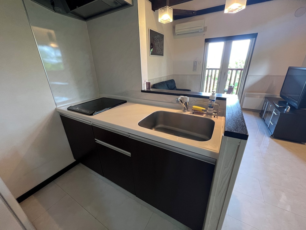 1ベッドルームアパートメント（ツイン） 専用キッチン0 | シャレー富遊里