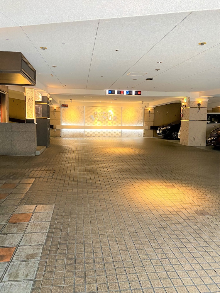 駐車場1 | ホテルビーナスネオ - アダルト オンリー