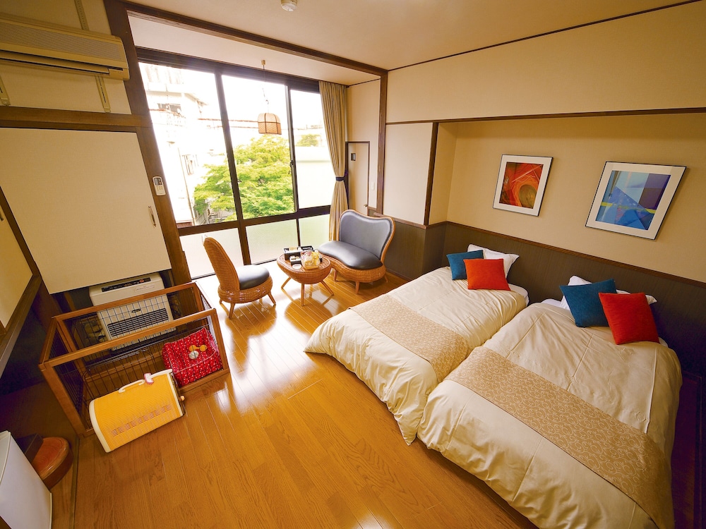 わんこ同伴OK - ツインルーム 喫煙 別館 バス無しトイレ付き | 下呂温泉 紅葉館 別館 わん泊亭