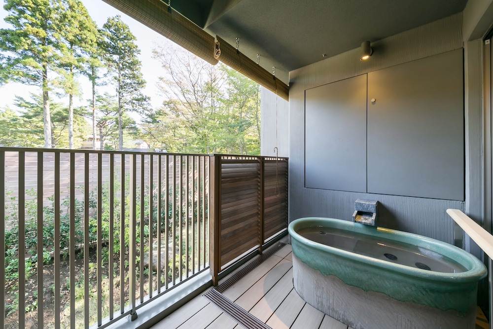 カジュアルツイン露天風呂付き 禁煙 客室2 | 箱根 芦ノ湖 はなをり