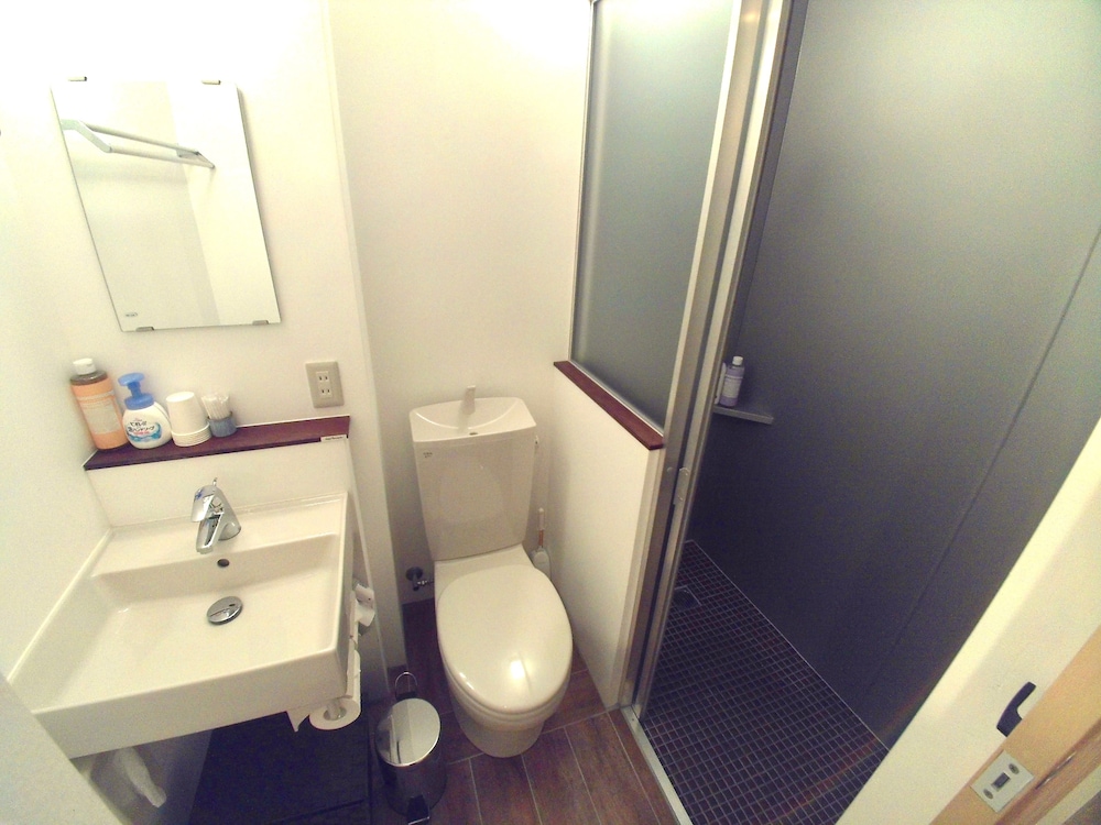 エコノミー ツインルーム バスルーム1 | ウノ・ポート・イン