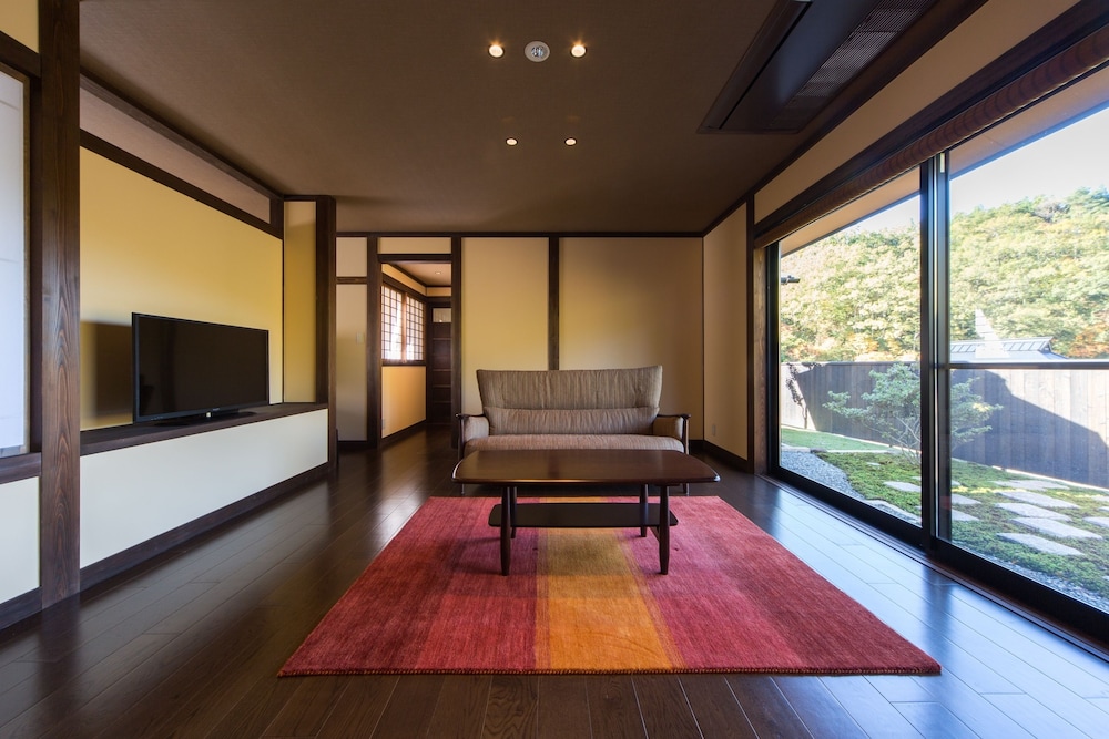 洋室（A２タイプ） リビングルーム2 | 深山山荘