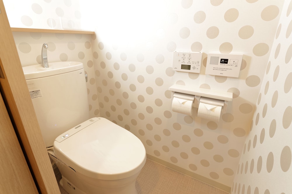 ツインルーム (大人人数に応じ布団を最大2組ご用意※添い寝のお子様用はございません) バスルーム2 | 日和ホテル舞浜