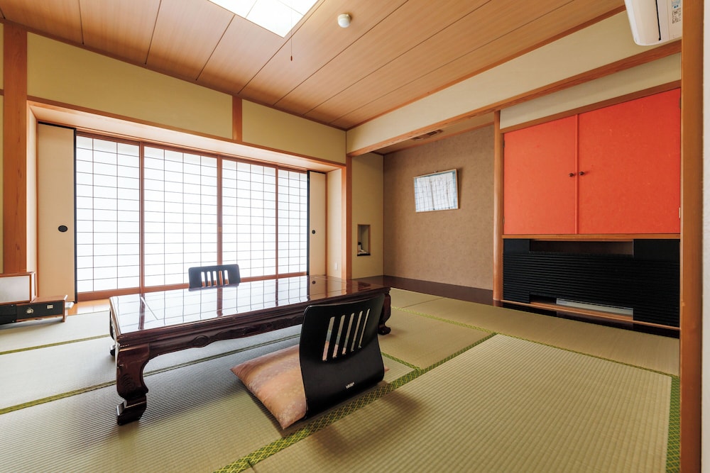 和室10畳 [旬菜会席] 基本の会席プラン 飛騨牛のお料理1品付き! 美肌の温泉と厳選飛騨牛をお値打ちに堪能! 客室4 | ホテル季古里