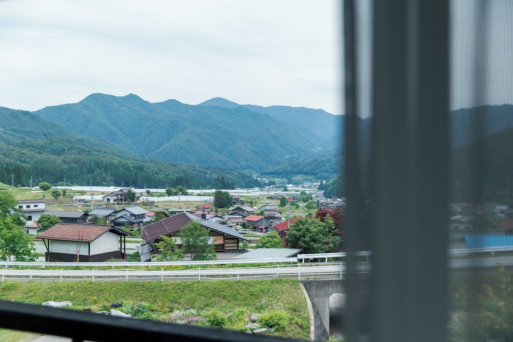 洋室ツイン [平日限定/素泊まり] 洋室限定 シモンズのベッドで快適なお目覚めを もちろん天然温泉もご堪能! 禁煙 客室5 | ホテル季古里