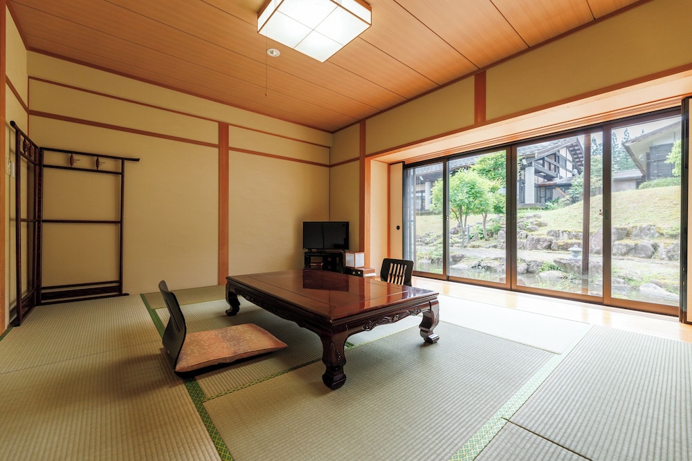 和室10畳 [旬菜会席] 基本の会席プラン 飛騨牛のお料理1品付き! 美肌の温泉と厳選飛騨牛をお値打ちに堪能! 客室5 | ホテル季古里