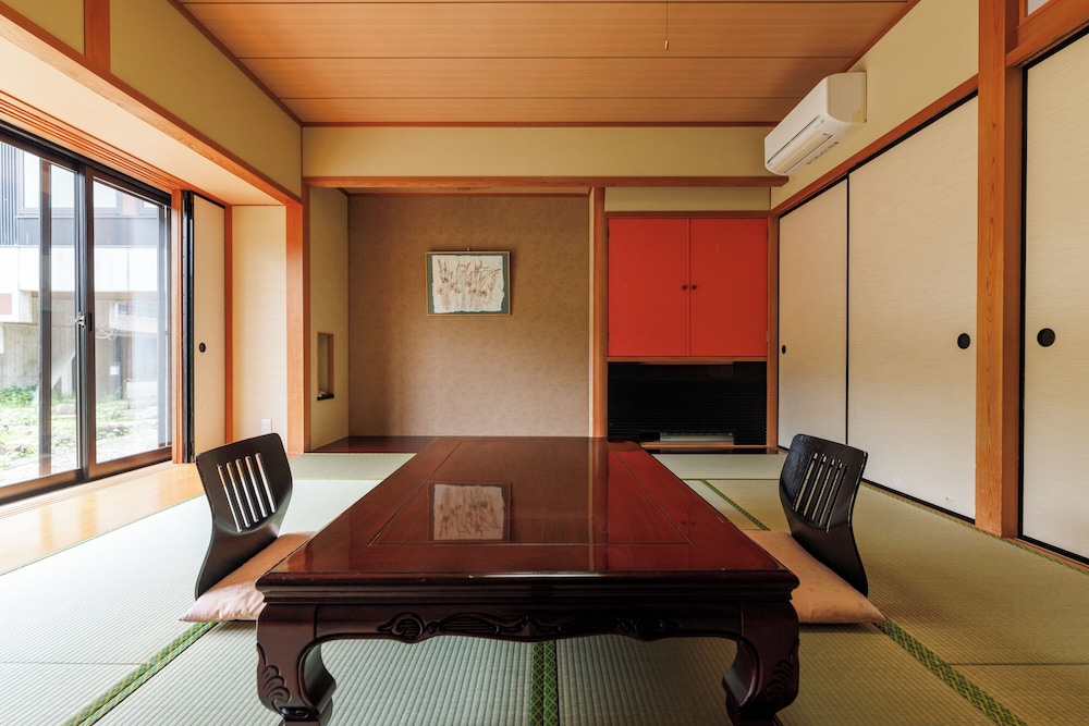 和室10畳 [旬菜会席] 基本の会席プラン 飛騨牛のお料理1品付き! 美肌の温泉と厳選飛騨牛をお値打ちに堪能! 客室2 | ホテル季古里