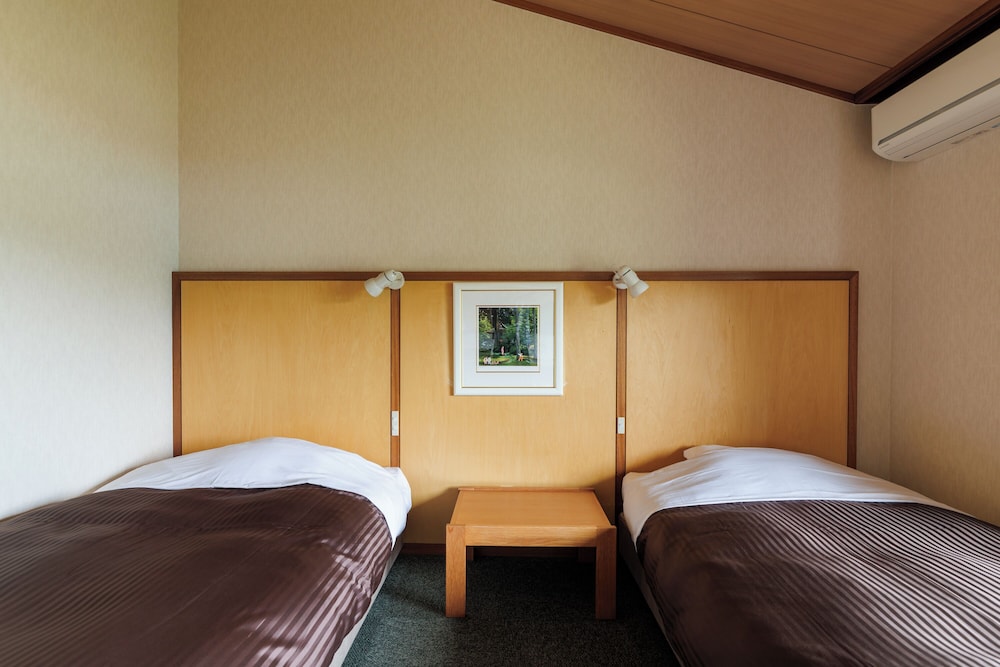 洋室ツイン [平日限定/素泊まり] 洋室限定 シモンズのベッドで快適なお目覚めを もちろん天然温泉もご堪能! 禁煙 客室1 | ホテル季古里