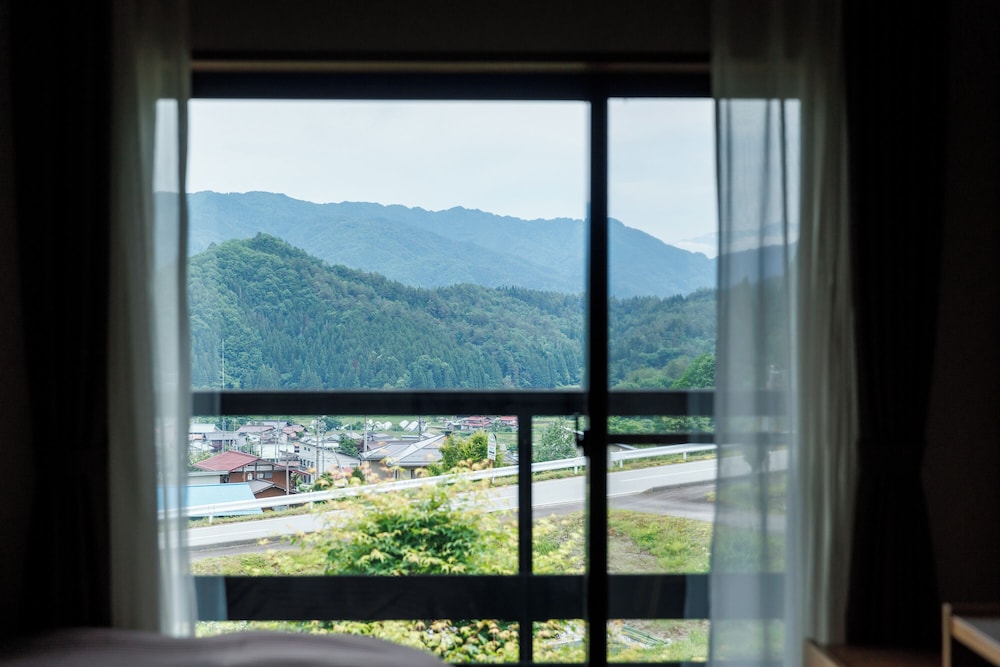 洋室ツイン [平日限定/素泊まり] 洋室限定 シモンズのベッドで快適なお目覚めを もちろん天然温泉もご堪能! 禁煙 客室4 | ホテル季古里