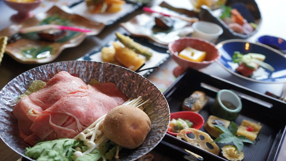 和室10畳 [旬菜会席] 基本の会席プラン 飛騨牛のお料理1品付き! 美肌の温泉と厳選飛騨牛をお値打ちに堪能! | ホテル季古里