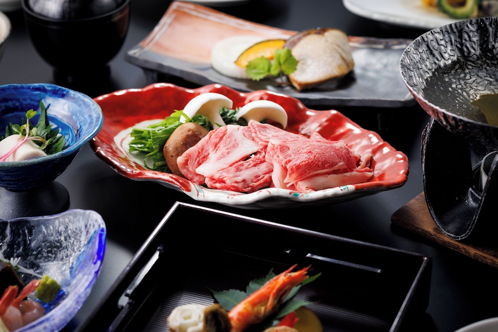 和室10畳 [旬菜会席] 基本の会席プラン 飛騨牛のお料理1品付き! 美肌の温泉と厳選飛騨牛をお値打ちに堪能! 旅館のお食事処3 | ホテル季古里