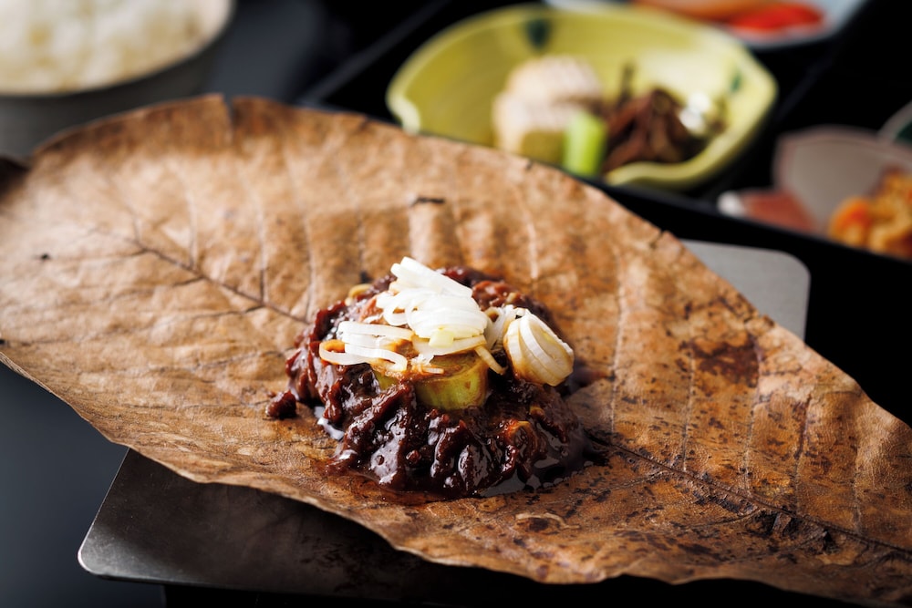 [一泊朝食] シモンズのベッドで快適なお目覚めを 天然温泉と飛騨の郷土料理 "朴葉みそ"朝食 喫煙可 旅館のお食事処3 | ホテル季古里