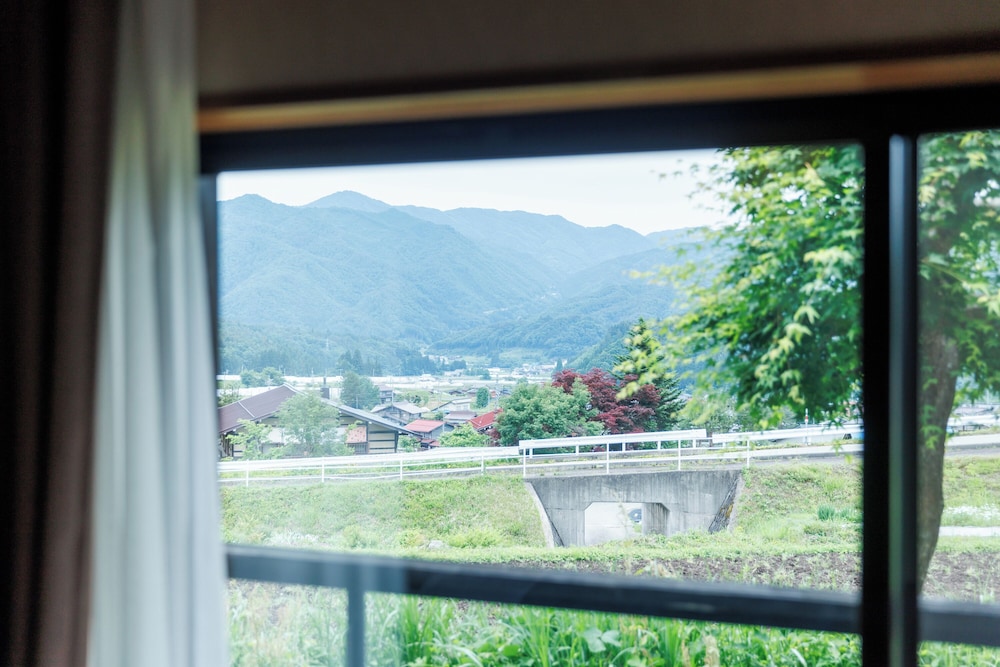 洋室ツイン [平日限定/素泊まり] 洋室限定 シモンズのベッドで快適なお目覚めを もちろん天然温泉もご堪能! 禁煙 客室9 | ホテル季古里