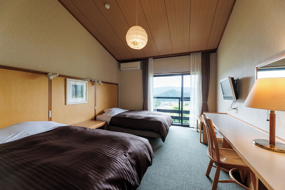 洋室ツイン [平日限定/素泊まり] 洋室限定 シモンズのベッドで快適なお目覚めを もちろん天然温泉もご堪能! 禁煙 客室7 | ホテル季古里