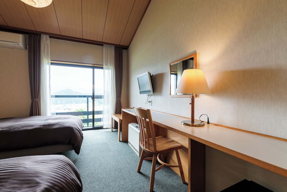 洋室ツイン [平日限定/素泊まり] 洋室限定 シモンズのベッドで快適なお目覚めを もちろん天然温泉もご堪能! 禁煙 客室8 | ホテル季古里