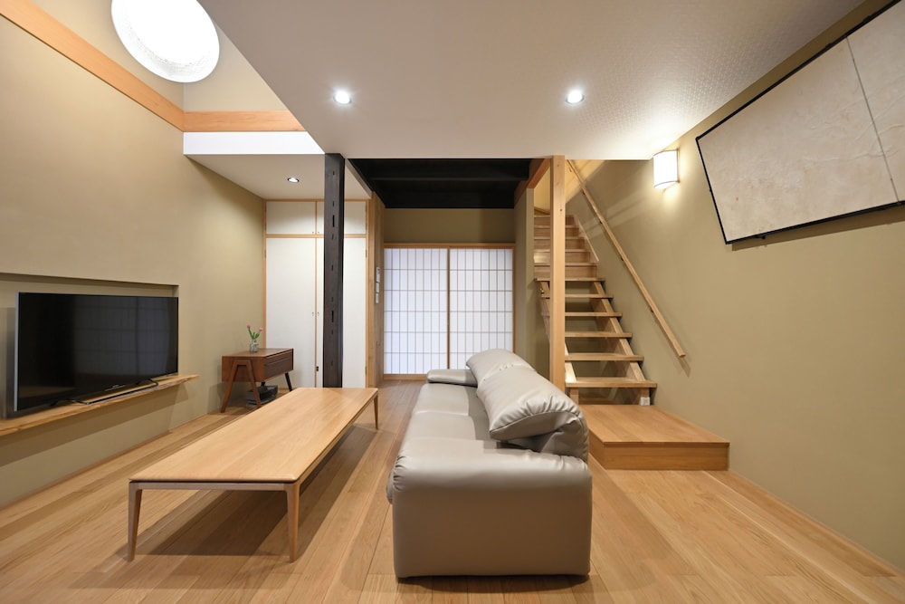 京都町屋一棟貸し リビング エリア2 | ゲストハウス みかさ