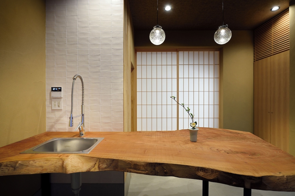 京都町屋一棟貸し 客室内のダイニングエリア0 | ゲストハウス みかさ