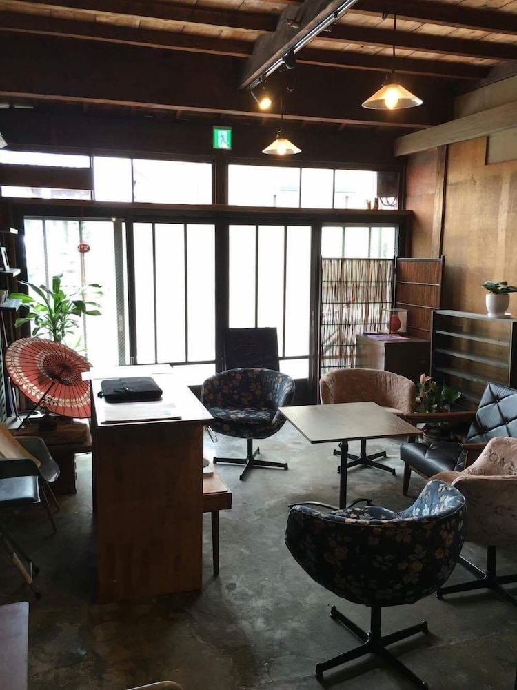 ロビー応接スペース1 | 町家salon&stay 初華 ui-ca ロビー応接スペース1 | 町家salon&stay 初華 ui-ca
