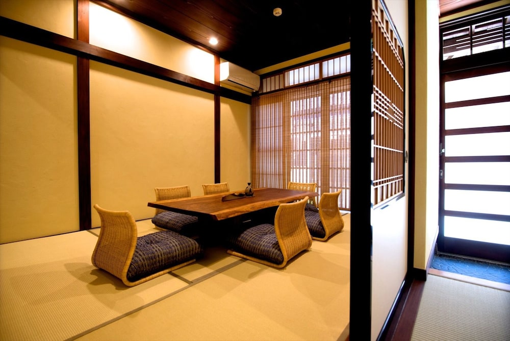 町家 [*3名以上のご予約の場合のみ追加で布団の提供あり] 客室3 | かずえや