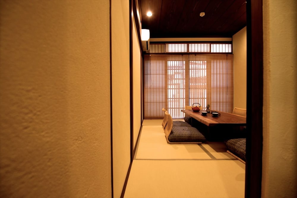 町家 [*3名以上のご予約の場合のみ追加で布団の提供あり] 客室5 | かずえや