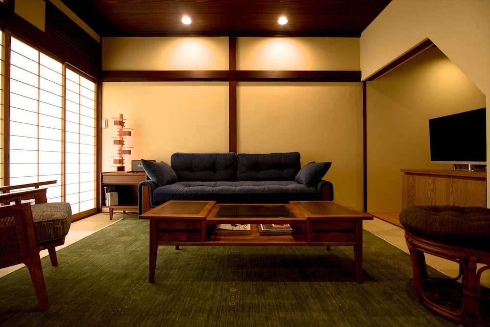 町家 [*3名以上のご予約の場合のみ追加で布団の提供あり] リビングルーム0 | かずえや