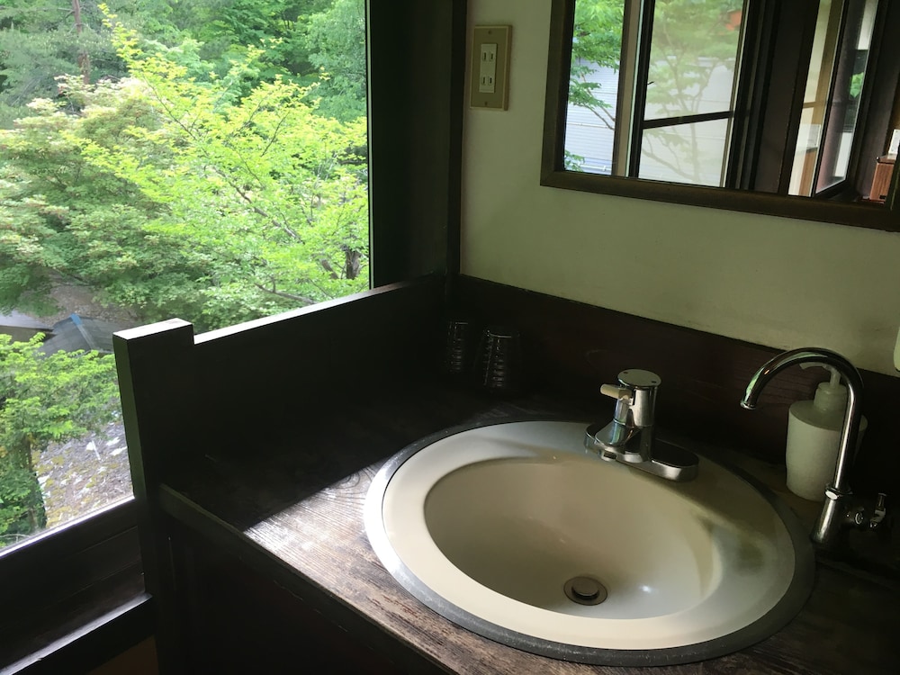 和室 (バス無しトイレ付き、喫煙可) 客室3 | 湯元 長座
