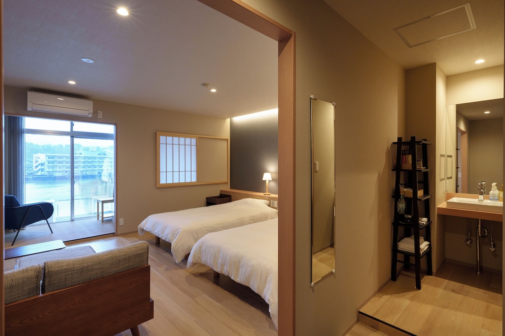 [リバービュー] 温泉 / 眺望風呂付スーペリアツイン 客室4 | 亀山亭ホテル