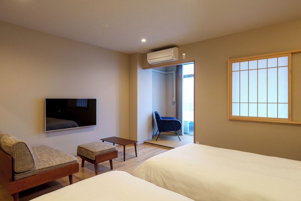 [リバービュー] 温泉 / 眺望風呂付スーペリアツイン 客室2 | 亀山亭ホテル