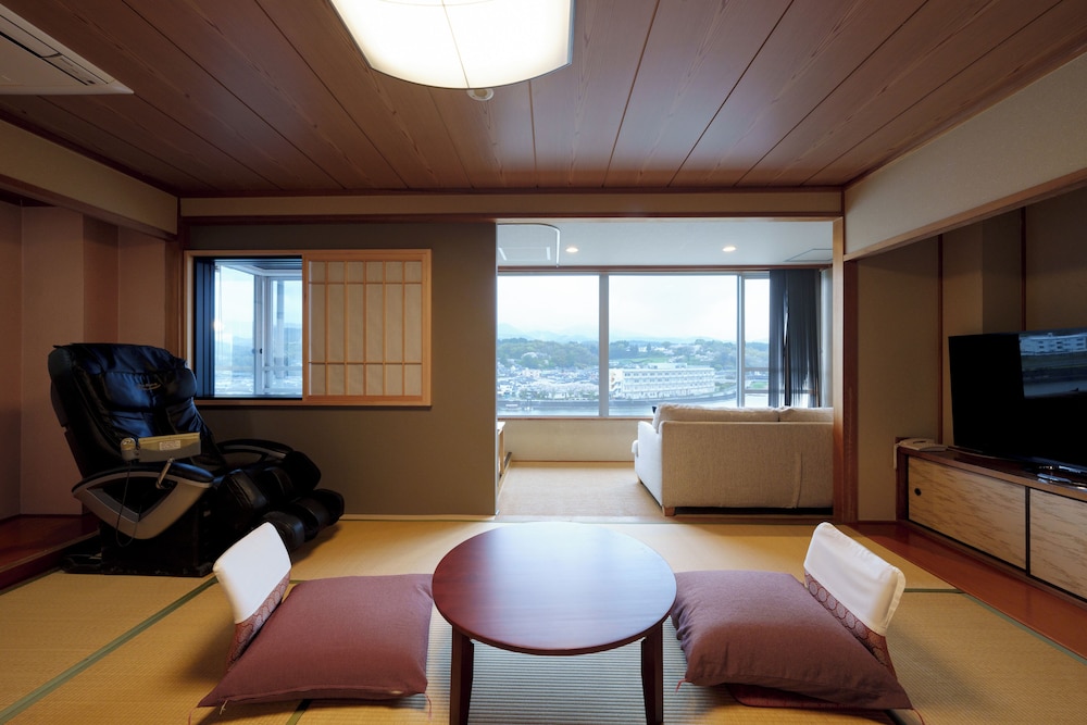 [リバービュー] 温泉 / 半露天風呂付プレミアム和洋室 601号室 部屋からの景観0 | 亀山亭ホテル