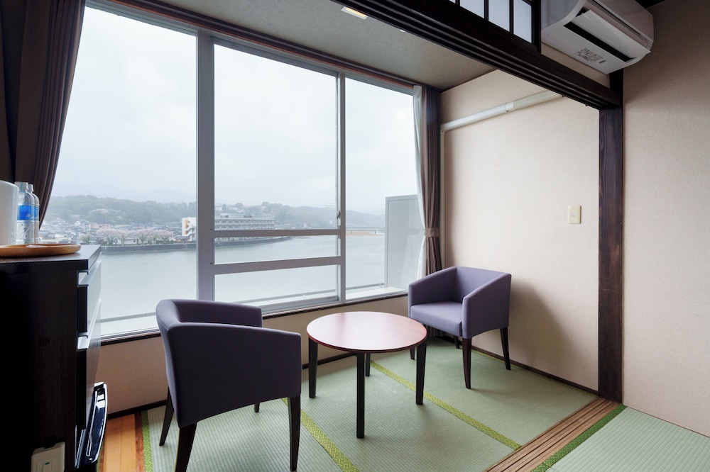 [リバービュー]スタンダード和室8畳ツイン(30sqm/ベッド100cm×2) 客室3 | 亀山亭ホテル