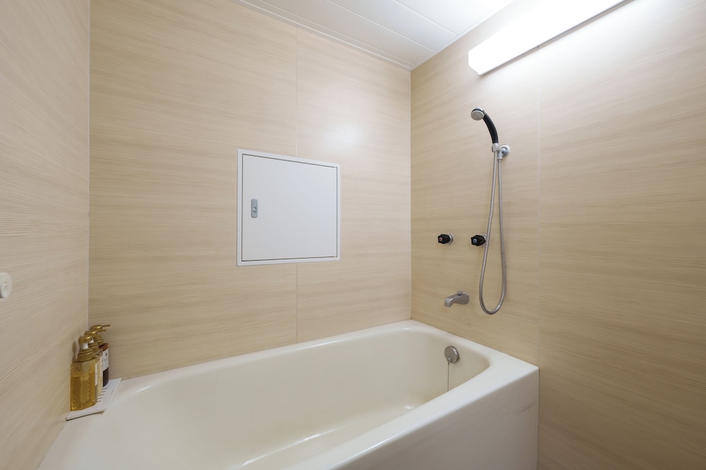 [リバービュー]モデレート和室10畳+広縁(38sqm) バスルーム0 | 亀山亭ホテル