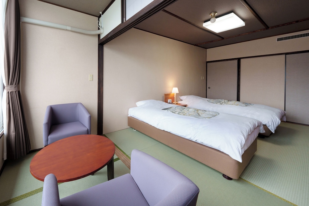 [リバービュー]スタンダード和室8畳ツイン(30sqm/ベッド100cm×2) 客室2 | 亀山亭ホテル