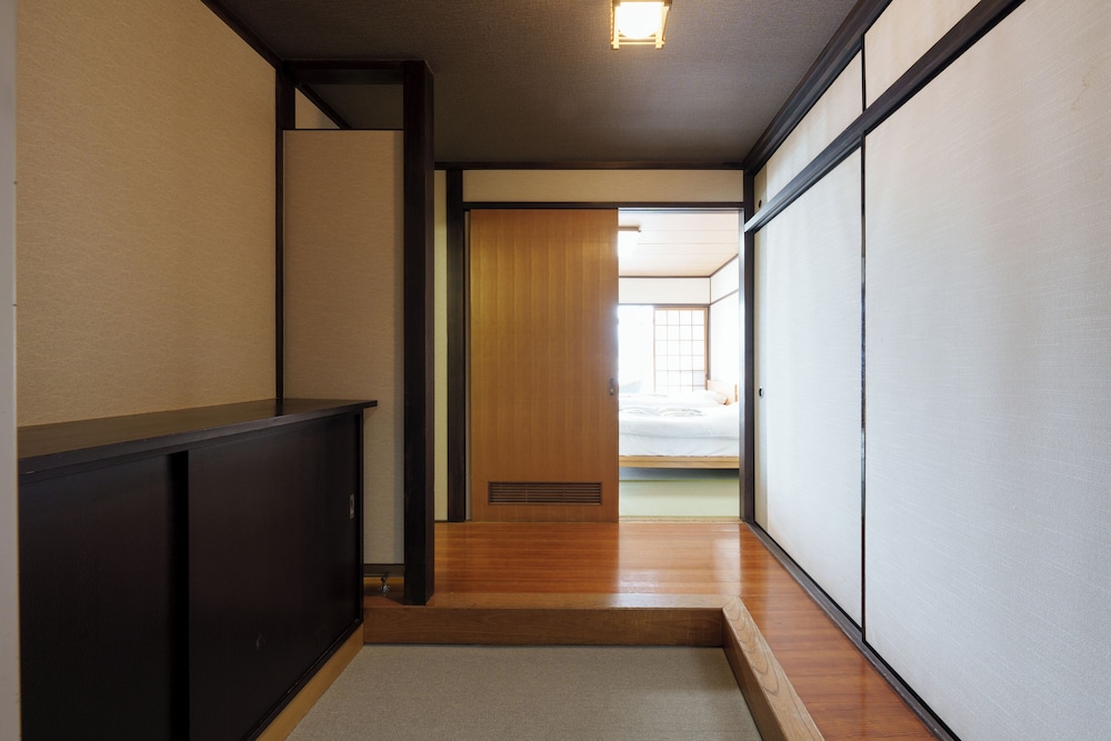 [リバービュー]モデレート和室10畳ツイン(38sqm/ベッド120cm×2) 客室5 | 亀山亭ホテル