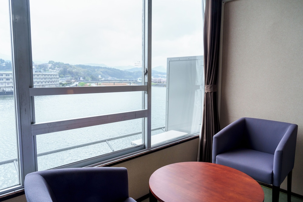 [リバービュー]スタンダード和室8畳ツイン(30sqm/ベッド100cm×2) 部屋からの景観0 | 亀山亭ホテル