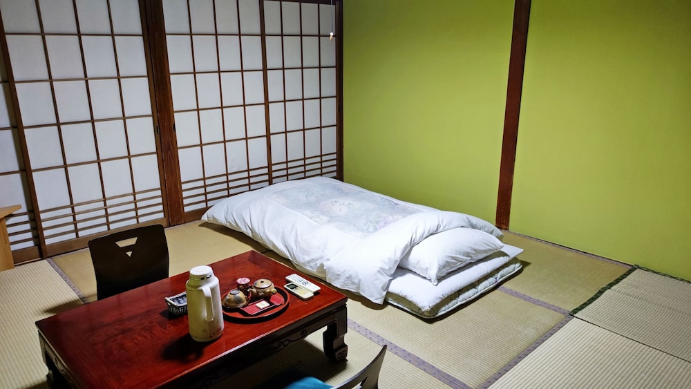 ベーシック トリプルルーム 客室4 | 中央館 清水屋旅館