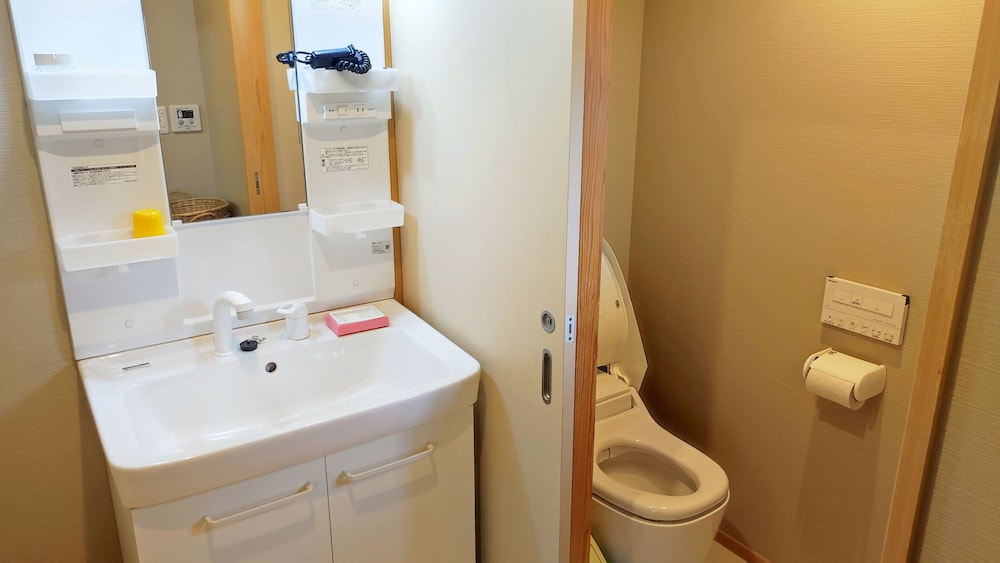 4 人部屋 禁煙 専用バスルーム 客室7 | 中央館 清水屋旅館