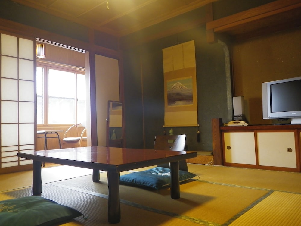 ベーシック 4 人部屋 客室1 | 中央館 清水屋旅館