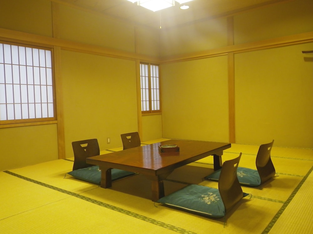 4 人部屋 禁煙 専用バスルーム 客室2 | 中央館 清水屋旅館