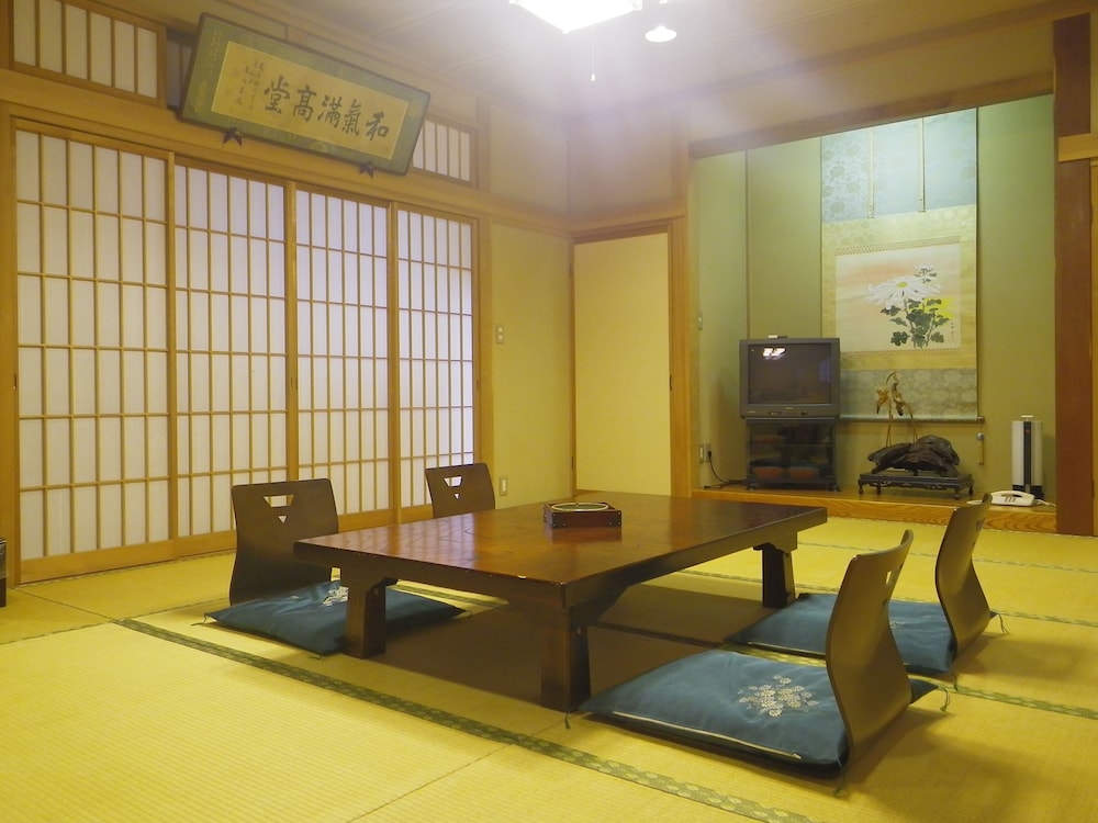 4 人部屋 禁煙 専用バスルーム 客室1 | 中央館 清水屋旅館