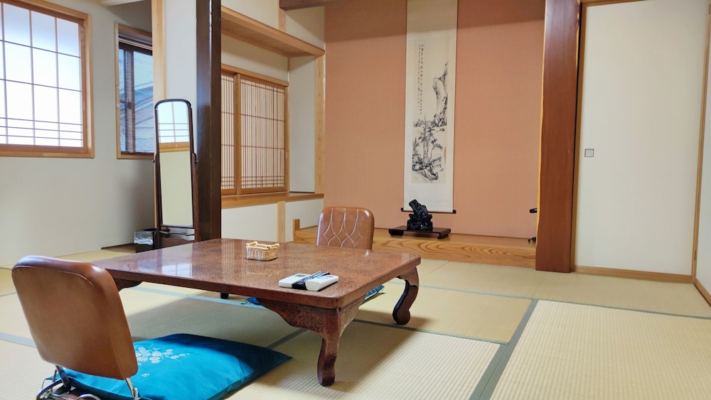 4 人部屋 禁煙 専用バスルーム 客室4 | 中央館 清水屋旅館