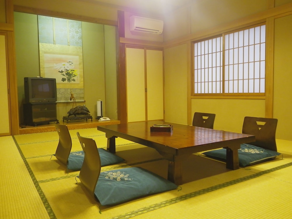 4 人部屋 禁煙 専用バスルーム 客室3 | 中央館 清水屋旅館