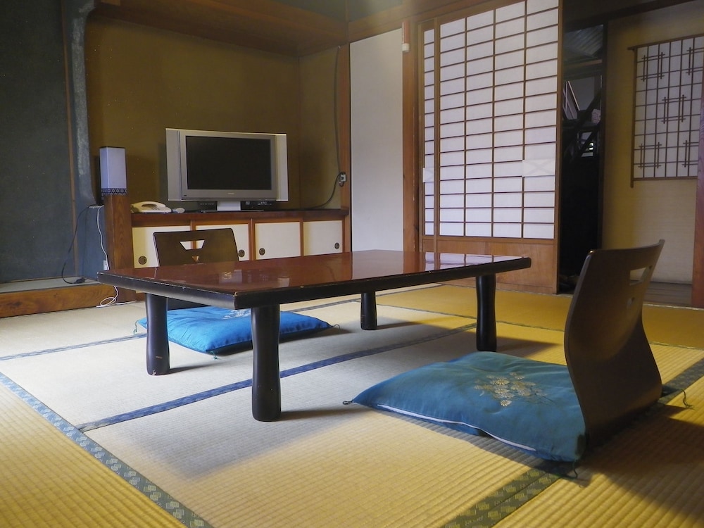ベーシック 4 人部屋 客室4 | 中央館 清水屋旅館