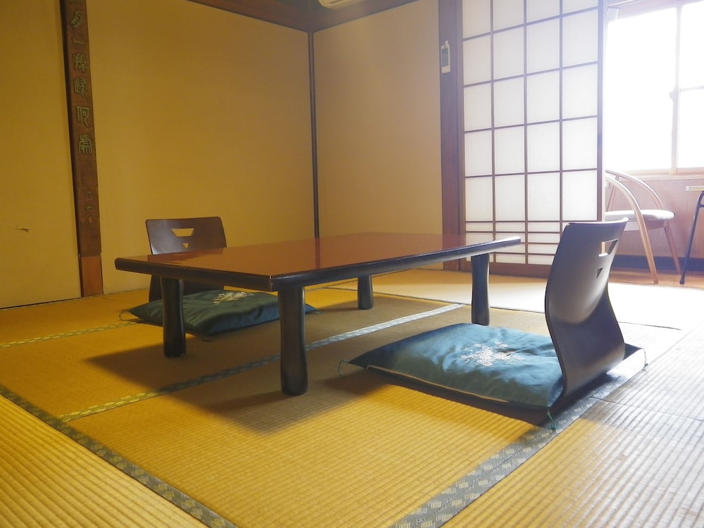 ベーシック 4 人部屋 客室2 | 中央館 清水屋旅館