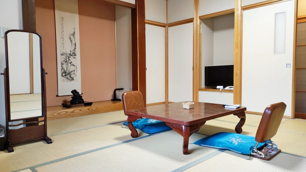 4 人部屋 禁煙 専用バスルーム 客室5 | 中央館 清水屋旅館