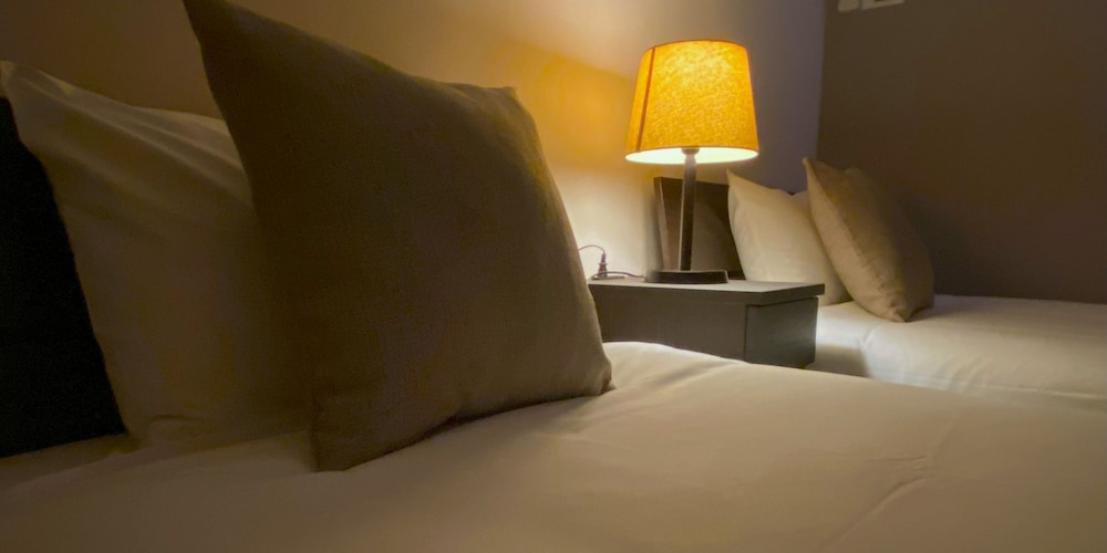 スタンダード ツインルーム シングルベッド 2 台 禁煙 客室2 | 京都旅荘かすみ