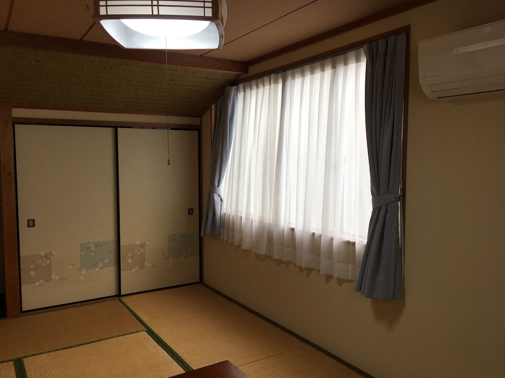 和室・4人部屋（バス・トイレ共同） 客室1 | ペンション北白川