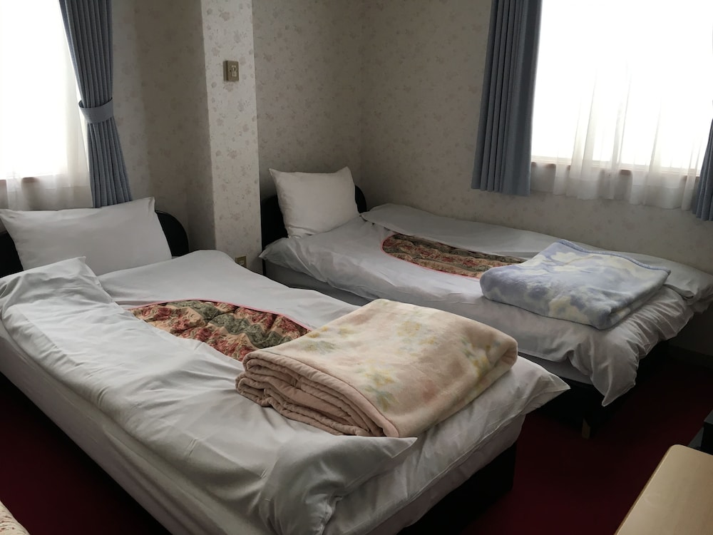 ツインルーム（バス・トイレ共同） | ペンション北白川